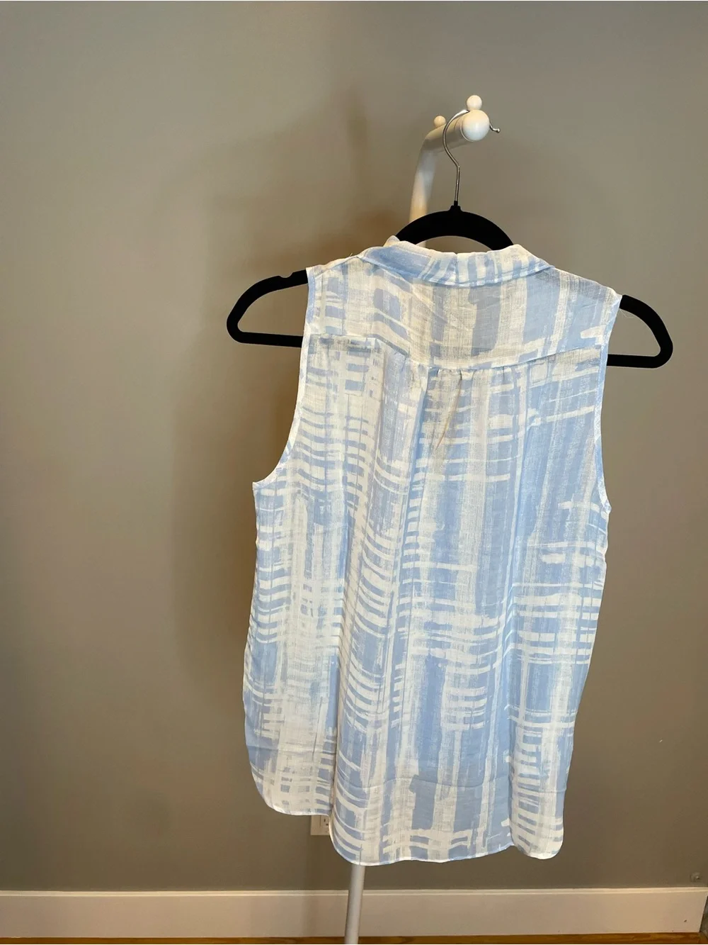 Three Eighty Two Sleeveless Light Blue & White V-Neck Blouse - Small